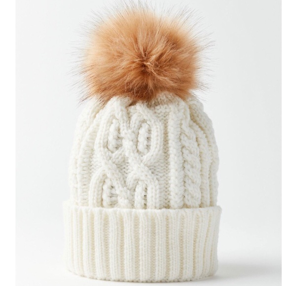Urban Outfitters Cable Knit Fur Pompom Beanie Ivory Hat Chunky ONE SIZE NEW - Picture 6 of 6